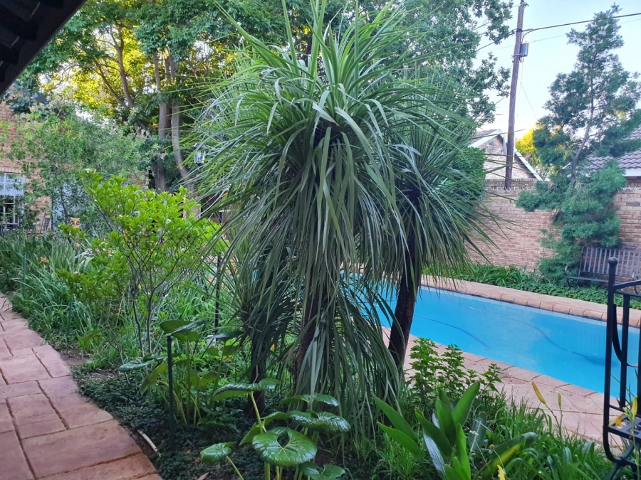 6 Bedroom Property for Sale in Flimieda North West